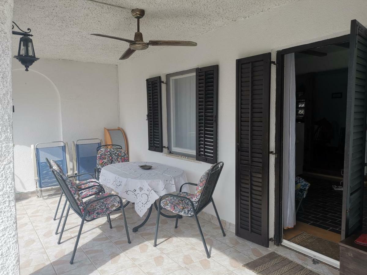 Apartma Soncek Premantura Bagian luar foto